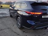 Toyota Highlander 2022 года за 23 500 000 тг. в Петропавловск – фото 3