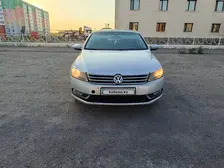 Volkswagen Passat, 2011