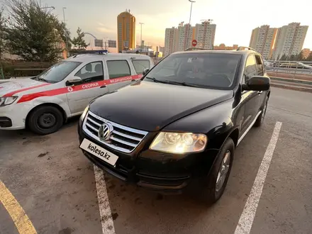 Volkswagen Touareg 2006 года за 4 500 000 тг. в Астана