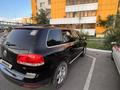 Volkswagen Touareg 2006 года за 4 500 000 тг. в Астана – фото 4