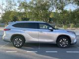 Toyota Highlander 2022 годаfor27 000 000 тг. в Алматы – фото 3