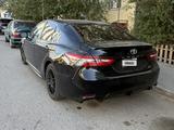 Toyota Camry 2018 года за 7 200 000 тг. в Атырау – фото 4