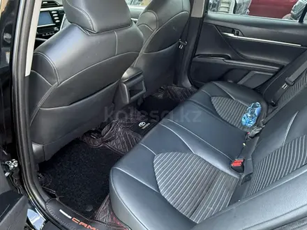 Toyota Camry 2018 года за 7 200 000 тг. в Атырау – фото 8