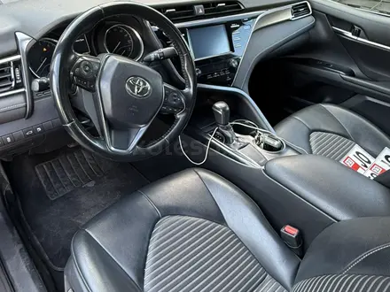 Toyota Camry 2018 года за 7 200 000 тг. в Атырау – фото 9