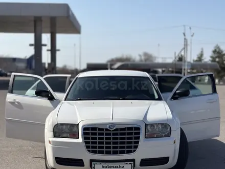 Chrysler 300C 2008 года за 4 200 000 тг. в Алматы – фото 6