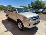 Toyota Fortuner 2006 года за 9 350 000 тг. в Караганда – фото 2