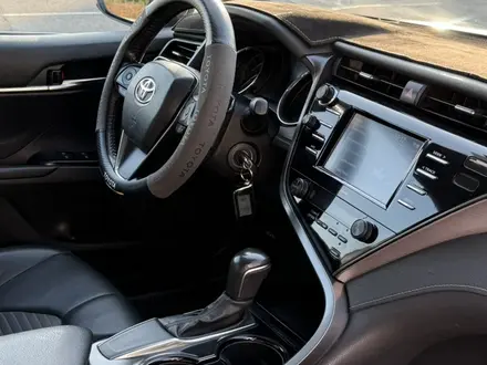 Toyota Camry 2020 года за 10 600 000 тг. в Актау – фото 7