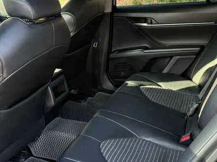 Toyota Camry 2020 года за 10 600 000 тг. в Актау – фото 8