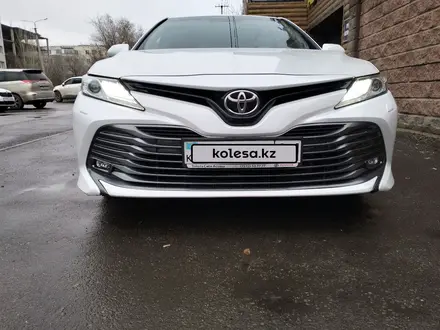 Toyota Camry 2019 года за 14 900 000 тг. в Астана – фото 24