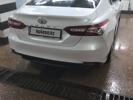 Toyota Camry 2019 года за 14 900 000 тг. в Астана – фото 29