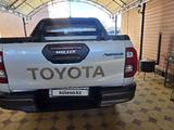 Toyota Hilux 2023 года за 24 800 000 тг. в Кульсары – фото 3