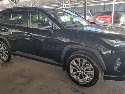 Toyota RAV4 2022 года за 21 000 000 тг. в Алматы – фото 9