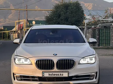 BMW 750 2014 года за 11 000 000 тг. в Алматы – фото 16