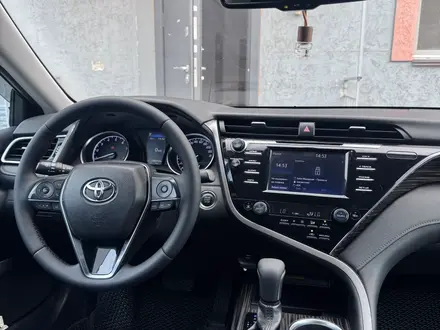 Toyota Camry 2020 года за 12 200 000 тг. в Астана – фото 14