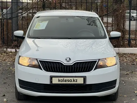 Skoda Rapid 2018 года за 5 500 000 тг. в Семей – фото 2