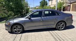 Volkswagen Passat 2014 года за 4 100 000 тг. в Атырау – фото 3