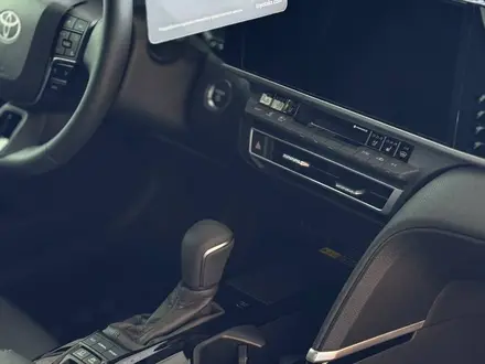 Toyota Camry Luxe 2026 года за 26 190 000 тг. в Жезказган – фото 18