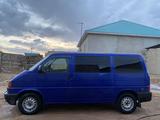 Volkswagen Transporter 2002 года за 2 500 000 тг. в Байконыр – фото 2