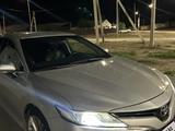 Toyota Camry 2018 года за 5 200 000 тг. в Атырау