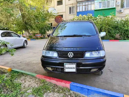 Volkswagen Sharan 1997 года за 2 550 000 тг. в Уральск – фото 4