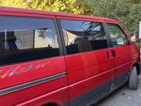 Volkswagen Multivan 1997 года за 3 500 000 тг. в Темиртау – фото 2