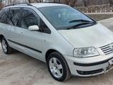 Volkswagen Sharan 2000 года за 1 600 000 тг. в Уральск