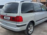 Volkswagen Sharan 2000 года за 1 600 000 тг. в Уральск – фото 4