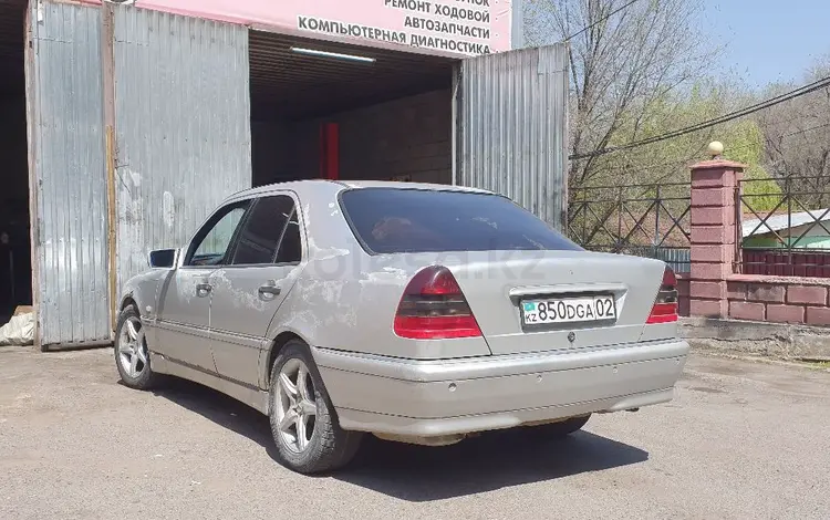 Mercedes-Benz C 240 1999 годаүшін2 100 000 тг. в Алматы