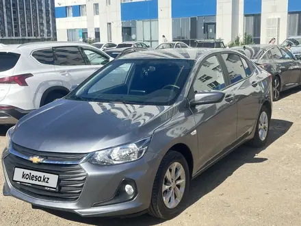 Chevrolet Onix 2023 года за 5 800 000 тг. в Астана – фото 2