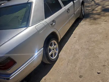 Mercedes-Benz E 220 1993 года за 1 900 000 тг. в Сатпаев