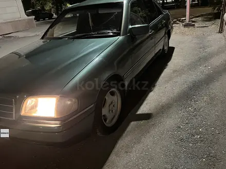 Mercedes-Benz C 220 1993 года за 1 950 000 тг. в Караганда – фото 2