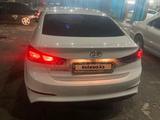 Hyundai Elantra 2018 года за 7 700 000 тг. в Шымкент – фото 4