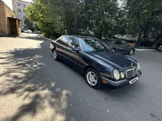 Mercedes-Benz E 230