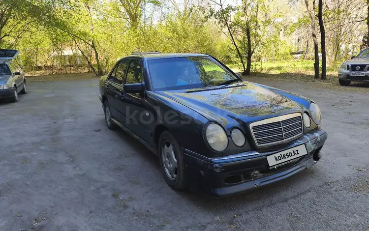 Mercedes-Benz E 240 1998 года за 2 000 000 тг. в Караганда