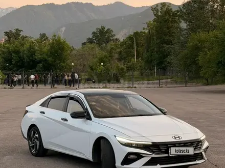 Hyundai Elantra 2023 года за 8 100 000 тг. в Алматы – фото 3