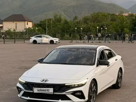 Hyundai Elantra 2023 года за 8 100 000 тг. в Алматы – фото 2