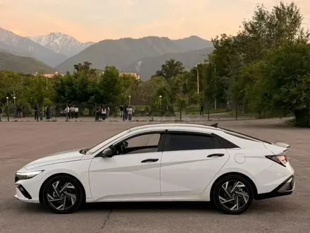 Hyundai Elantra 2023 года за 8 100 000 тг. в Алматы – фото 5