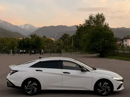 Hyundai Elantra 2023 года за 8 100 000 тг. в Алматы – фото 6