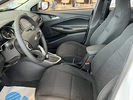 Chevrolet Onix LTZ 2026 года за 7 590 000 тг. в Костанай – фото 18