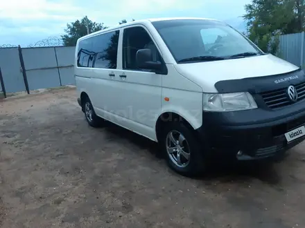 Volkswagen Transporter 2006 года за 8 000 000 тг. в Актобе – фото 2