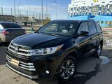 Toyota Highlander 2017 года за 13 500 000 тг. в Караганда