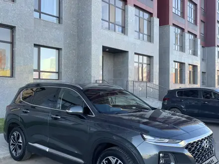 Hyundai Santa Fe 2019 года за 10 000 000 тг. в Астана – фото 2