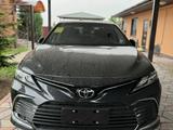 Toyota Camry 2023 годаүшін17 500 000 тг. в Алматы – фото 2