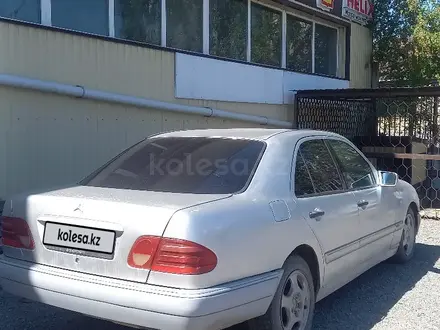 Mercedes-Benz E 200 1997 года за 1 650 000 тг. в Павлодар – фото 4