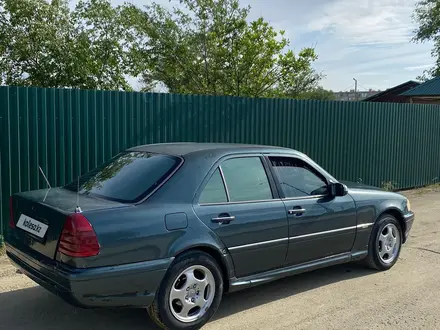 Mercedes-Benz C 180 1994 года за 1 800 000 тг. в Атырау – фото 2