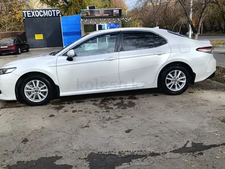 Toyota Camry 2018 года за 12 300 000 тг. в Алматы