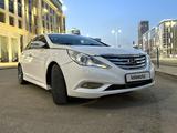 Hyundai Sonata 2013 года за 4 800 000 тг. в Астана – фото 2