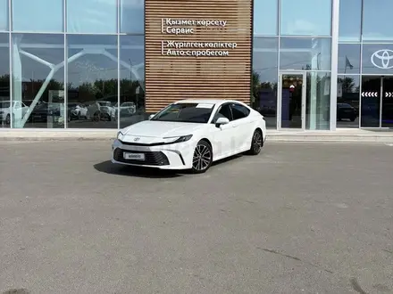 Toyota Camry Luxe 2024 года за 18 000 000 тг. в Шымкент