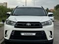 Toyota Highlander 2017 года за 17 000 000 тг. в Астана