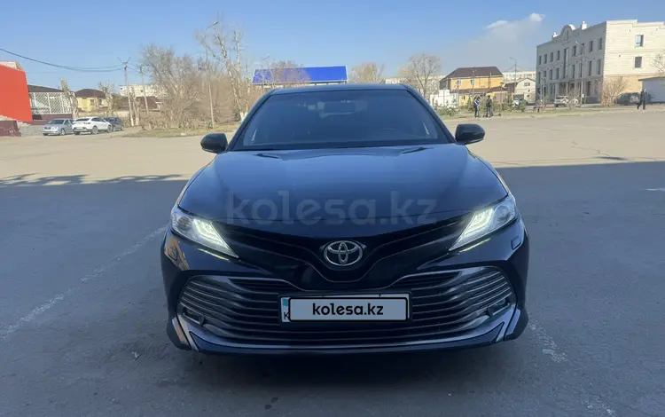 Toyota Camry 2019 года за 14 000 000 тг. в Астана
